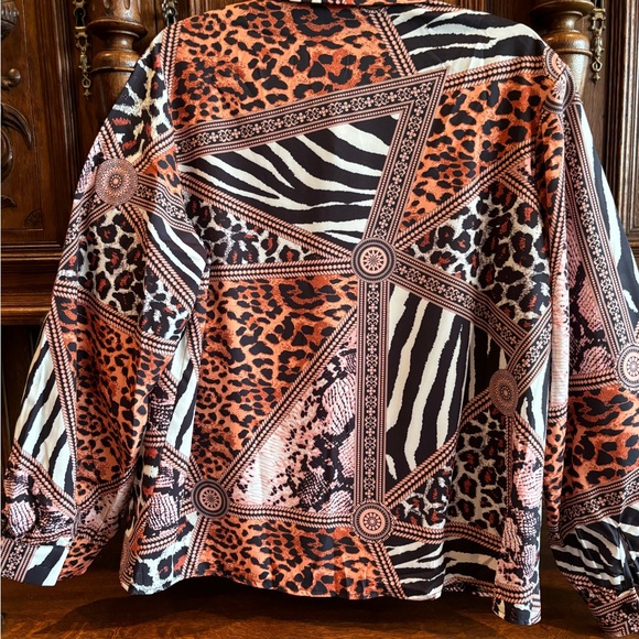 NWOT- ANIMAL PRINT BLOUSE XL - Picture 5 of 13